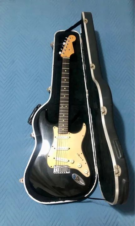 Guitarra Fender American Standard Stratocaster  - Foto 3