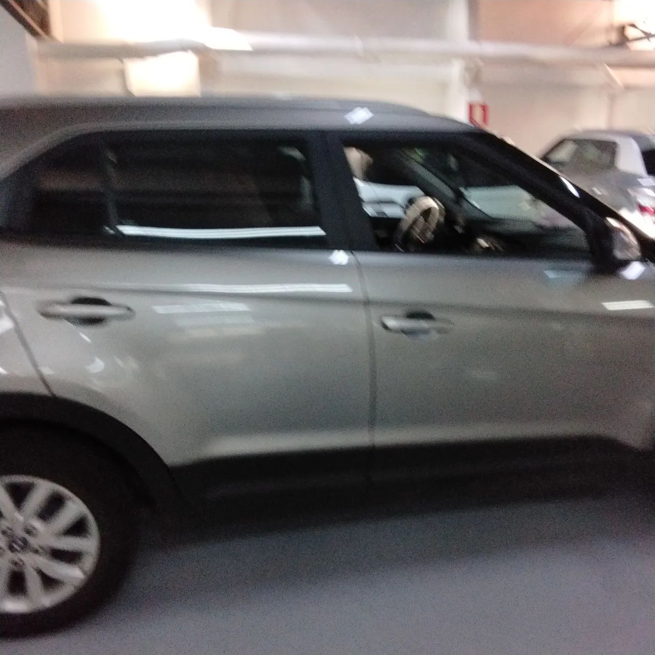 Vendo Creta excelente com BANCOS DE COURO  - Foto 2