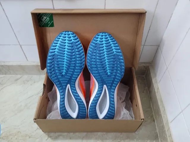 Tênis De Corrida Mizuno Wave Rebellion Flash Importado Novo Laranja Branco 42 - Foto 3