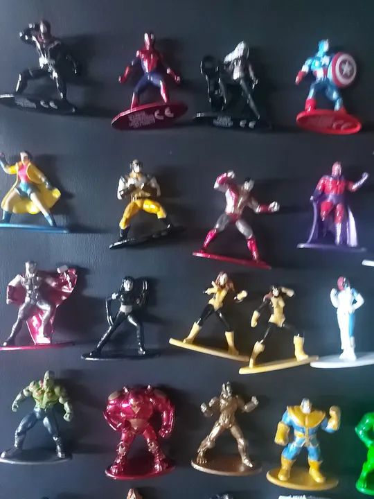 Coleção de Miniaturas de Super-heróis - Foto 2