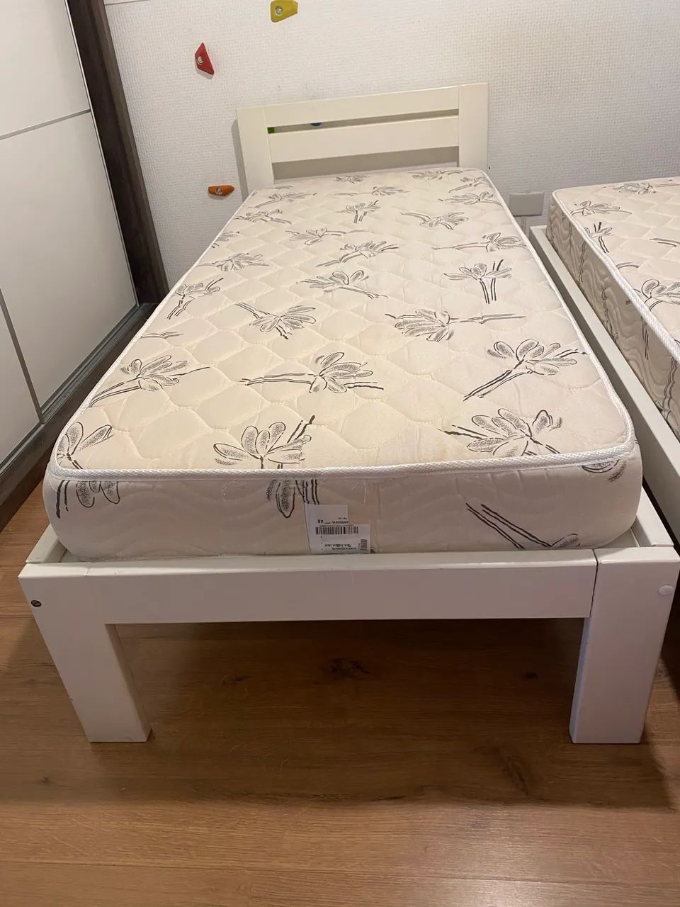 Cama solteiro madeira maciça laqueada com colchão  - Foto 6