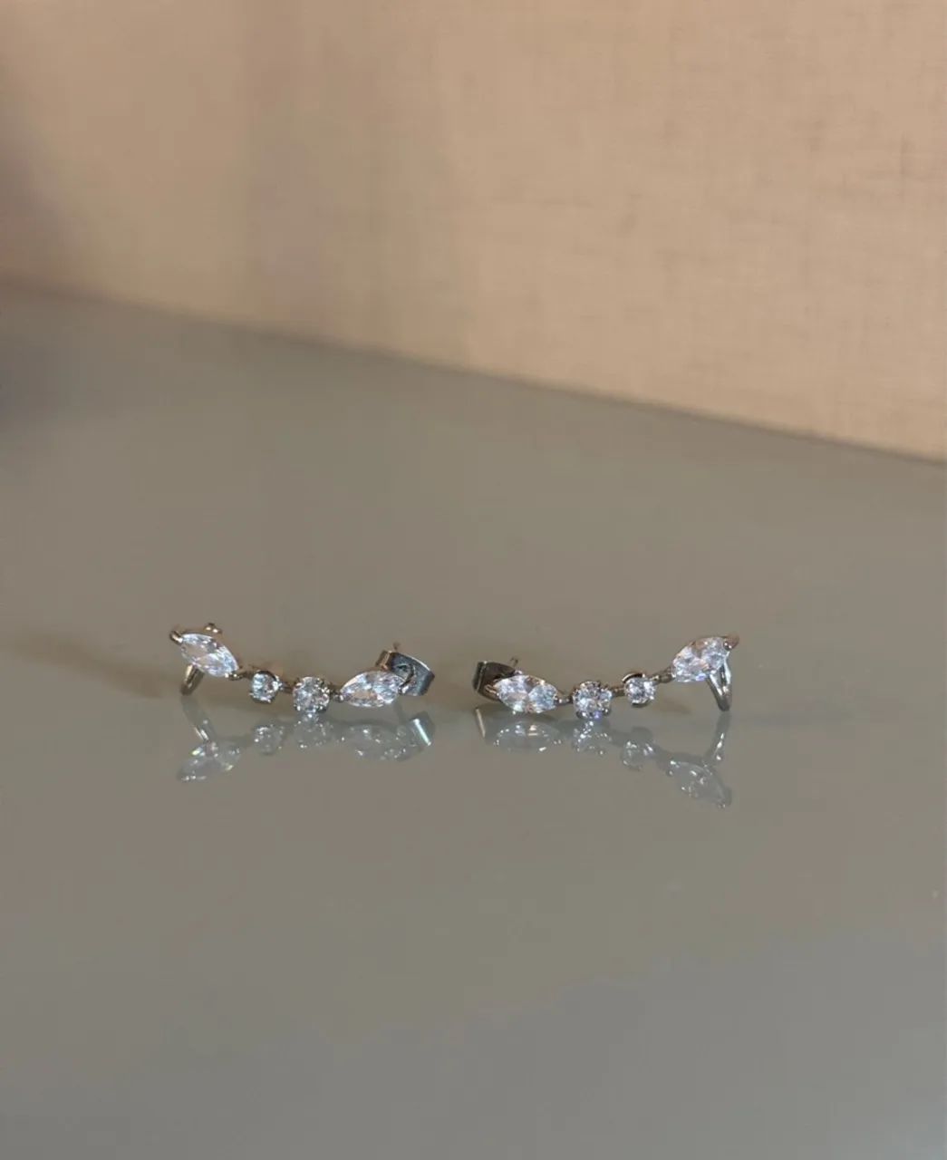 Ear Cuff em prata 925 com zirconias naturais  - Foto 2