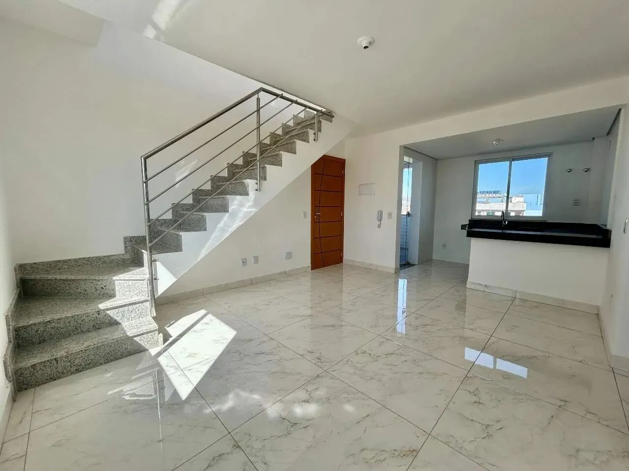 Cobertura nova com 2 quartos, suíte, área externa e vista espetacular à venda no Bairro Mi