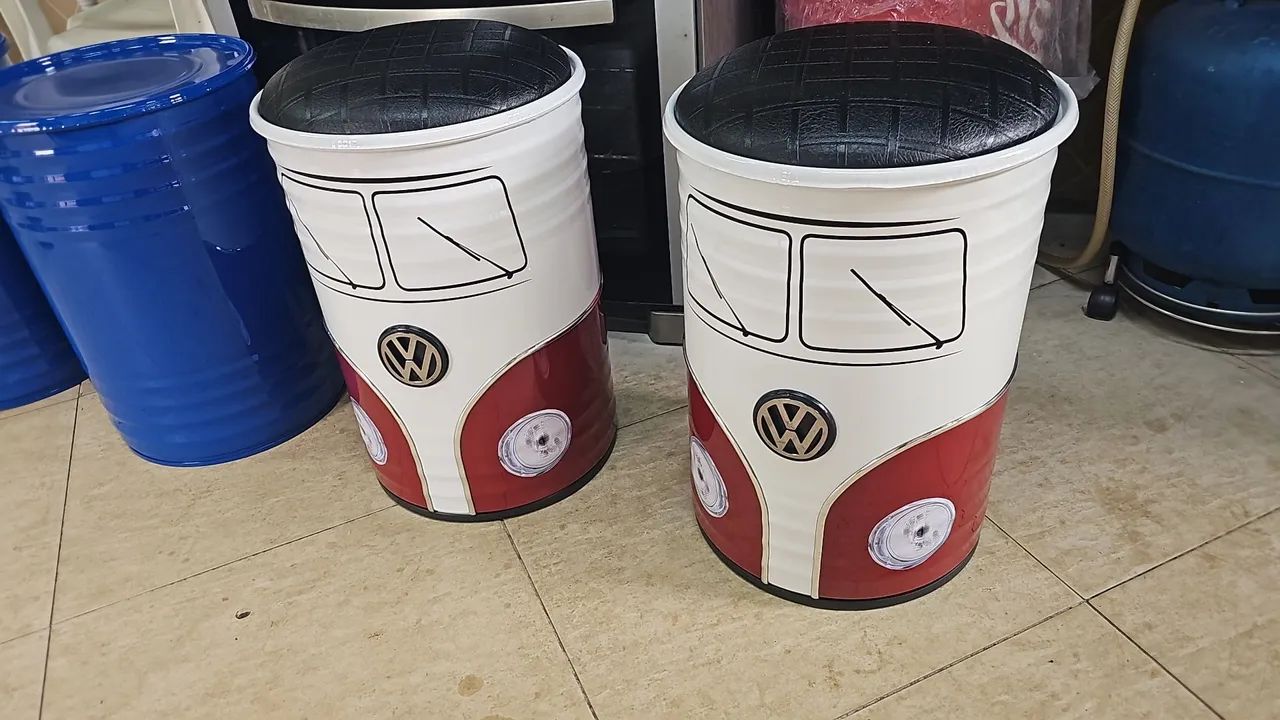 Lixeiras com suas marcas favoritas e mesas com Bamquinhos - Foto 5