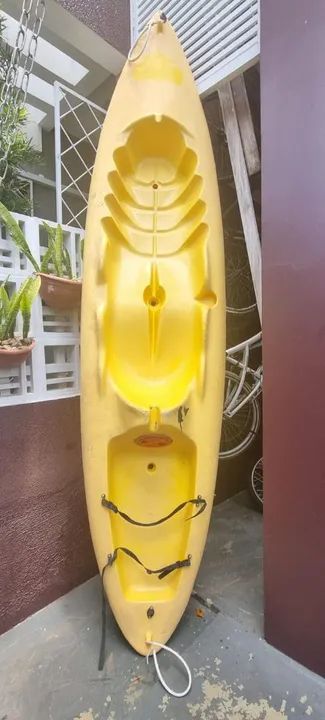 Caiaque Amarelo para Aventuras Aquáticas