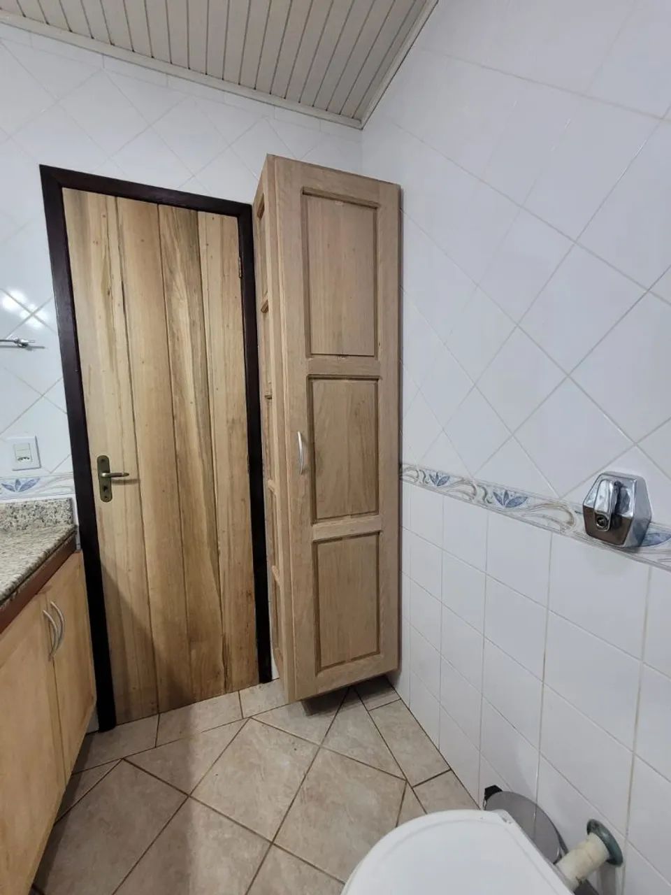 Fabricação de portas, janelas e móveis  em madeira  - Foto 2
