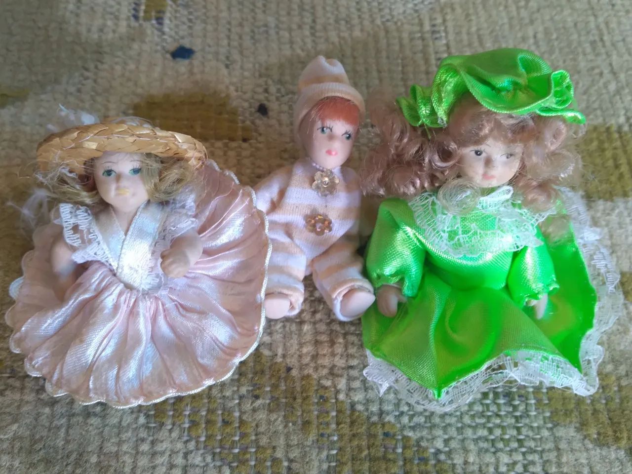3 bonecas miniaturas 