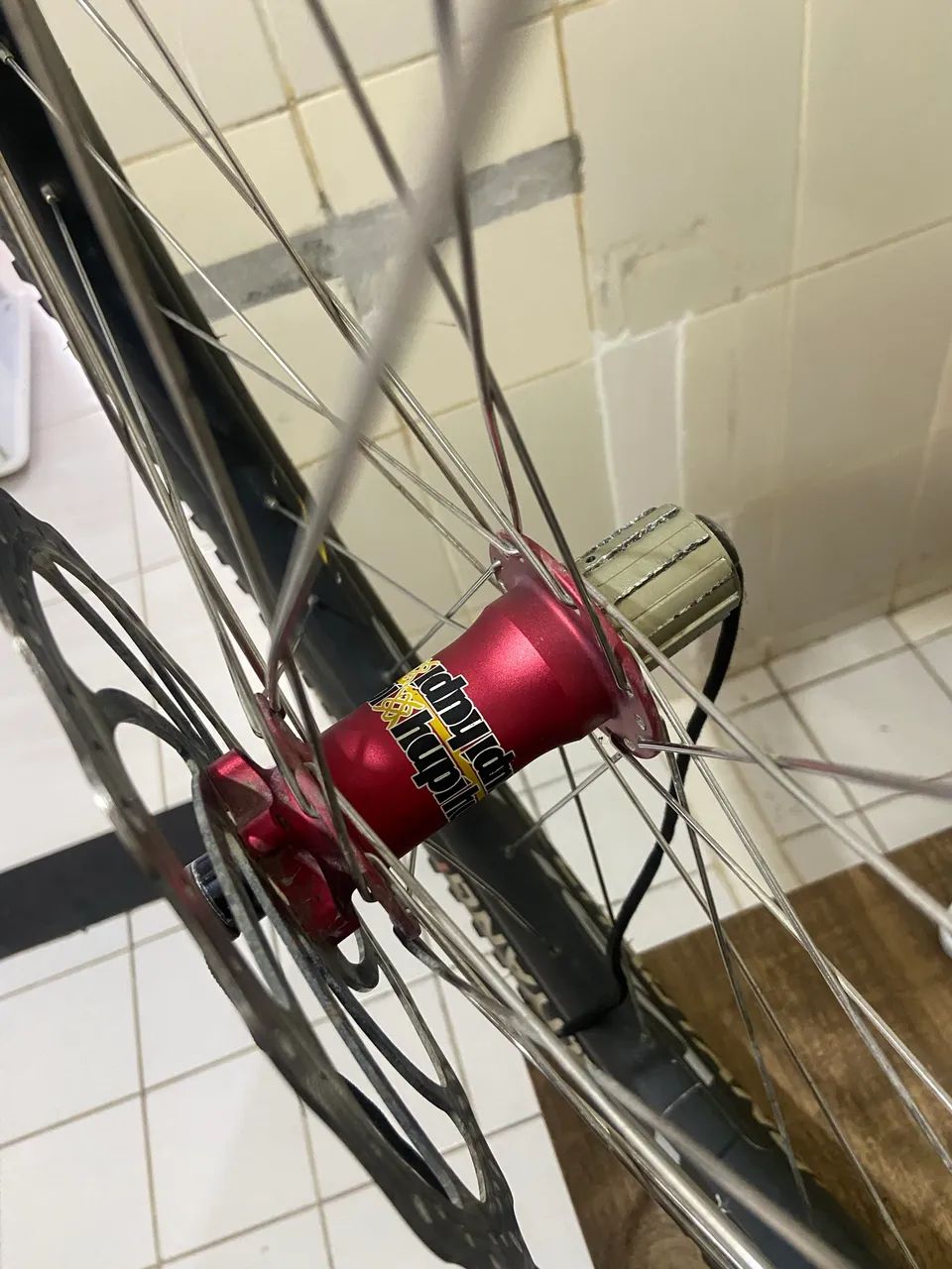 Roda traseira Vplus completa com cubo hupi 12x150 - Foto 3