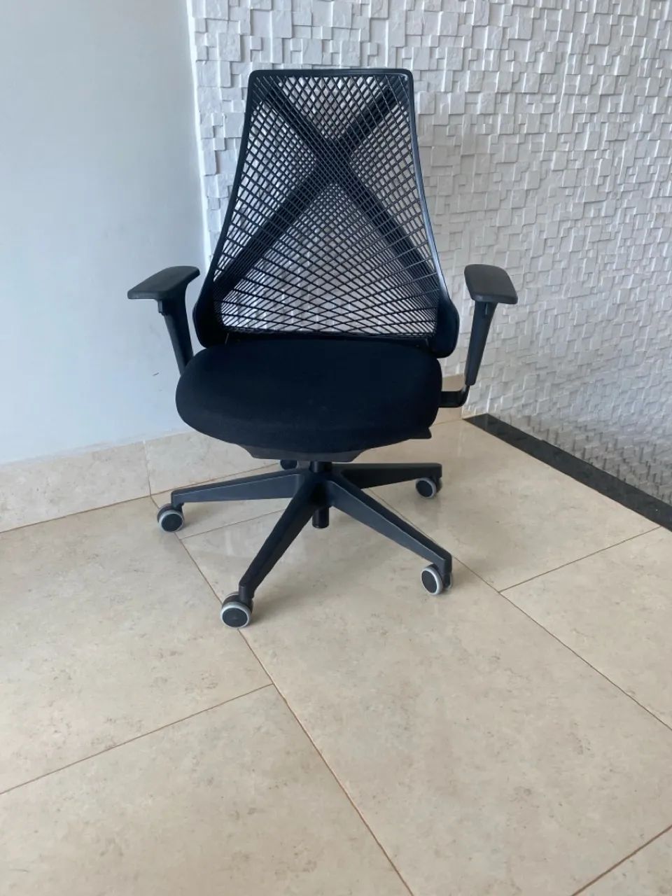 Modern and Comfortable Swivel Office Chair