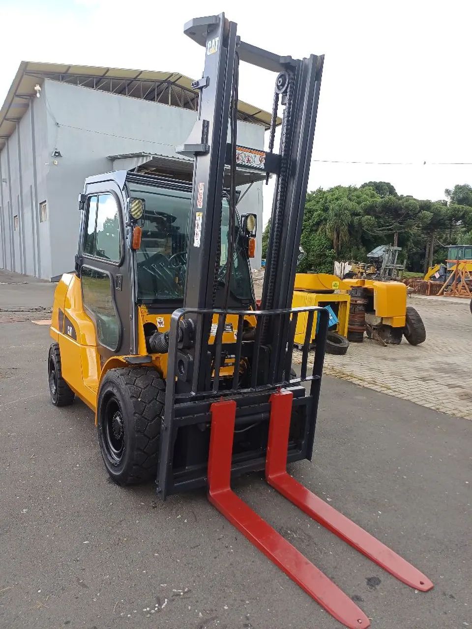 Empilhadeira Caterpillar 4 toneladas pd9000 ano 2011 diesel