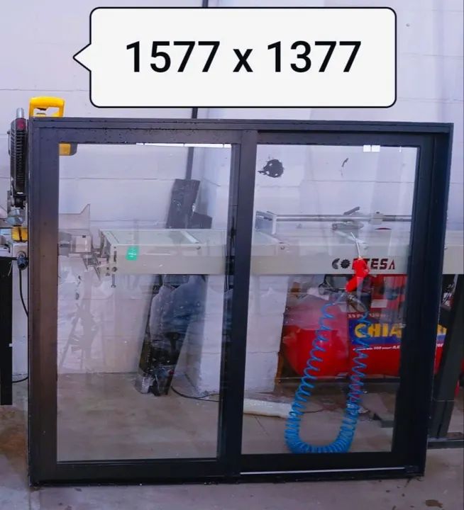 Janela de correr Gold em alumínio com vidro - Usada