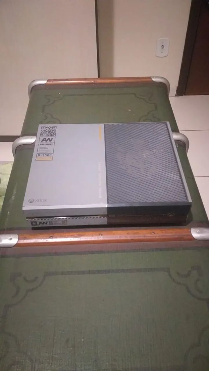 Xbox One Edição Call of Duty Advance Warfame - Jogos Inclusos