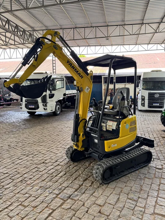 Miniescavadeira Yanmar VI017 2015