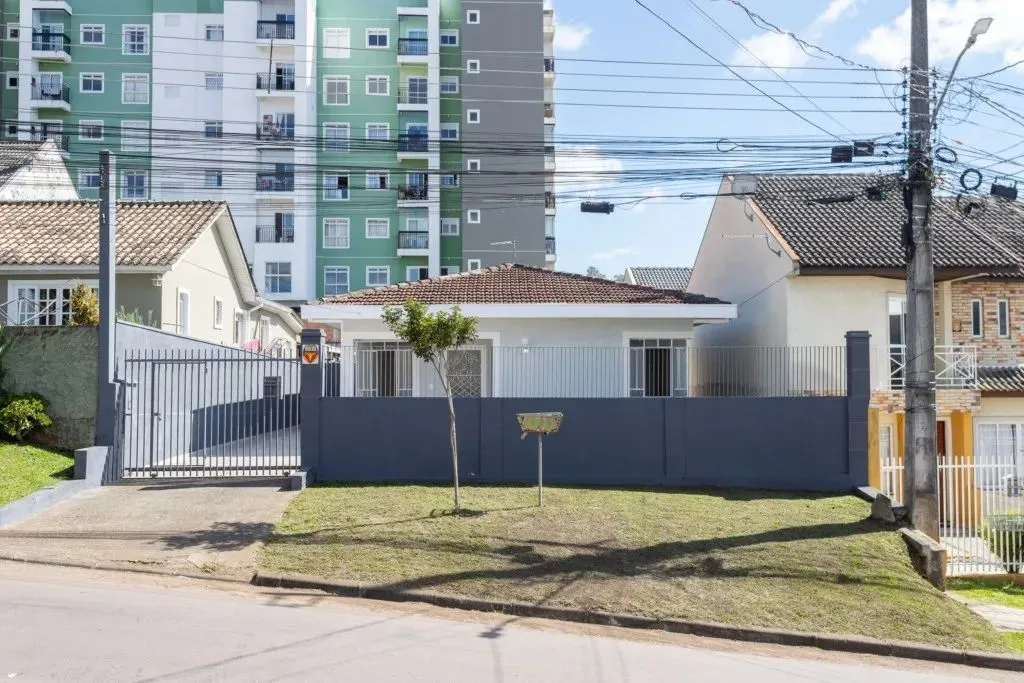 Casa Residencial com 2 quartos para alugar por R$ 2950.00, 105.00 m2 - TINGUI - CURITIBA/P
