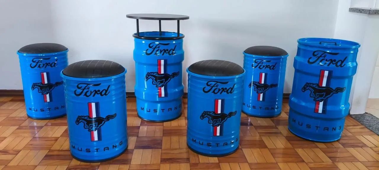 Lixeiras com suas marcas favoritas e mesas com Bamquinhos - Foto 6