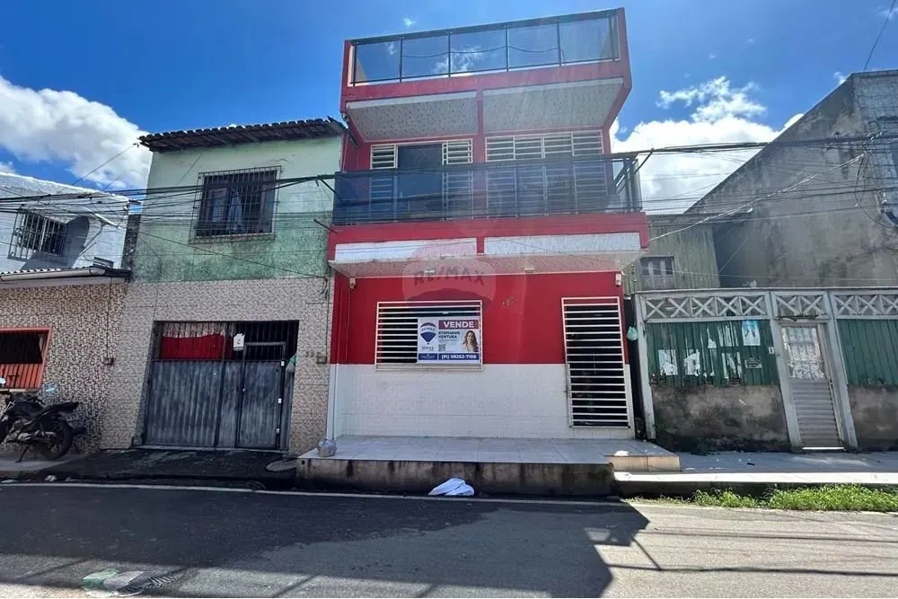 Casa com Terraço a venda na Passagem Mucajás - Cremação.