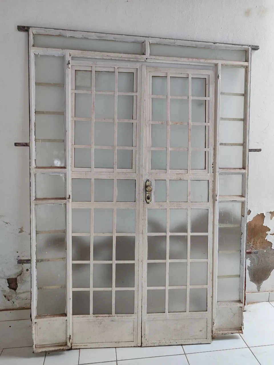 Porta de vidro com estrutura metálica (CLASSICA)