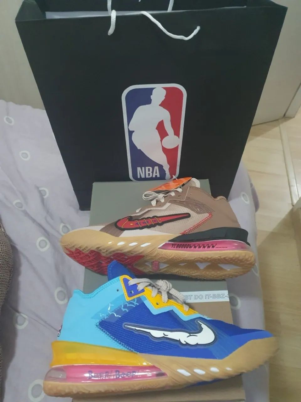 Nike Lebron 18 Low While vs Road Runner - TAM42 - Foto 3