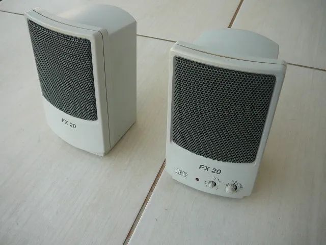 Caixa de som compact disc - Antiga - Convertida para RCA