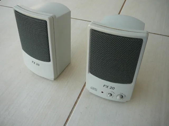 Caixa de som compact disc - Antiga - Convertida para RCA