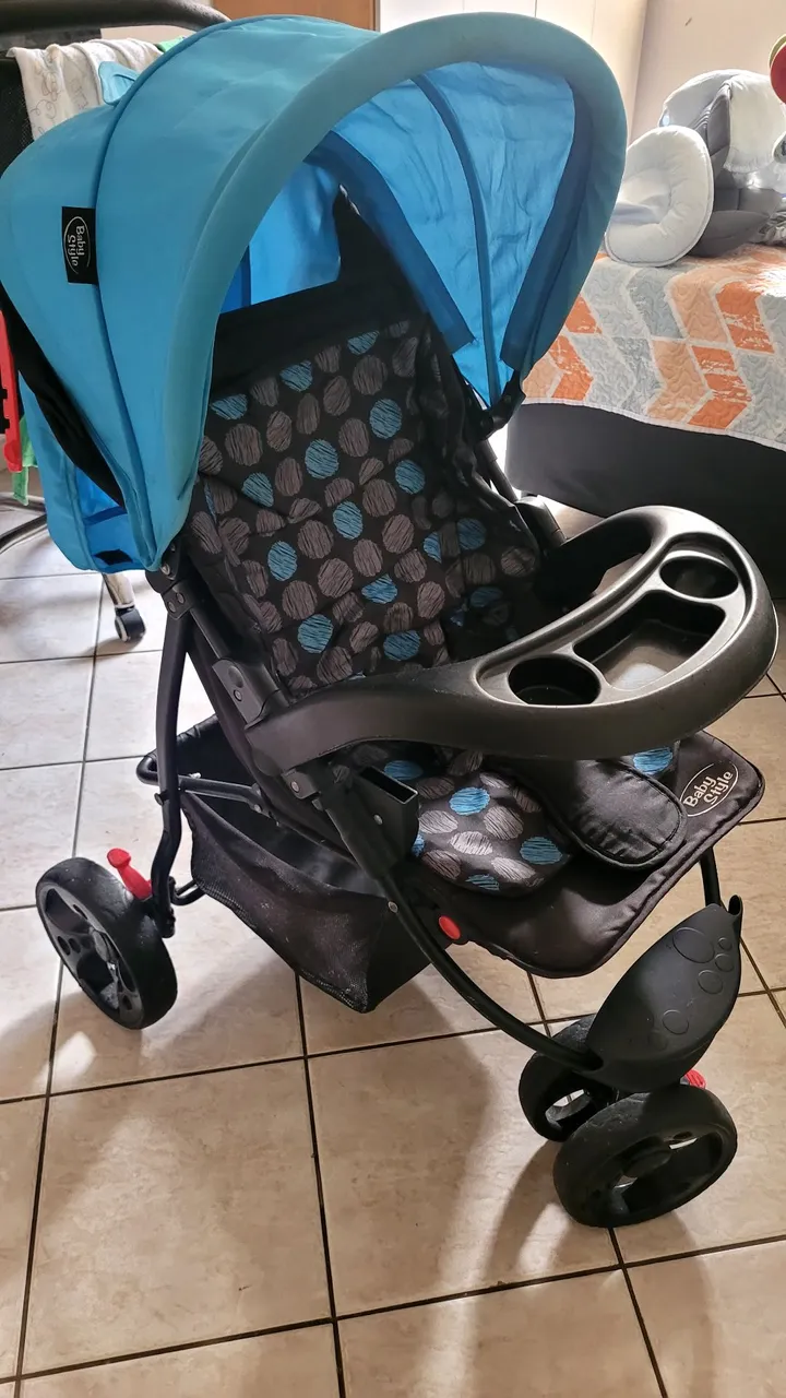 Carrinho de bebê Baby Style com bebê conforto
