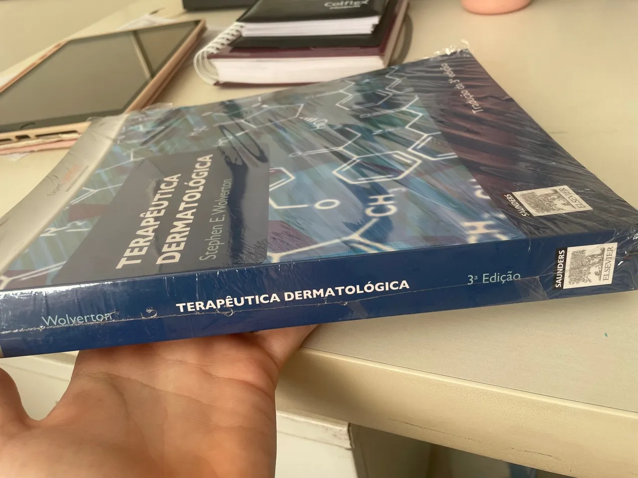 Livro Terapêutica Dermatológica - 3ª Edição