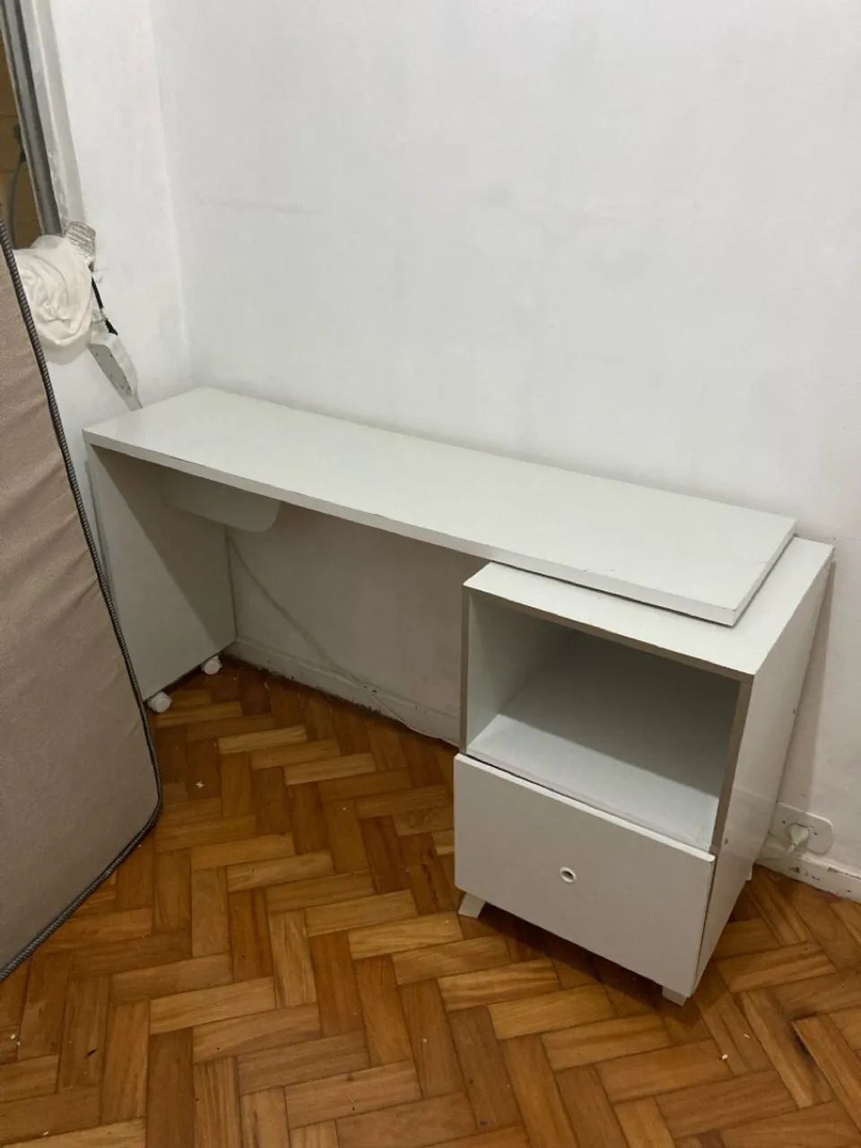 Mesinha de escritório com gaveta