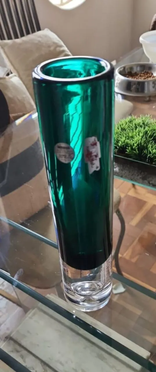 Vaso decorativo de vidro verde
