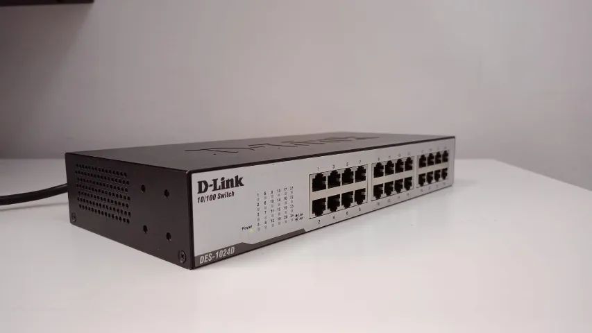 Switch  D-Link DES-1024D