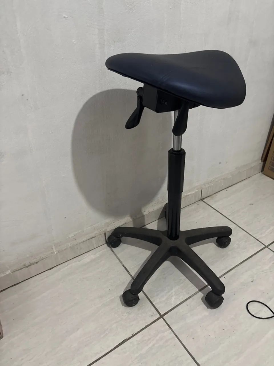 Cadeira Giratória Mocho Sela com Rodinhas - Foto 3