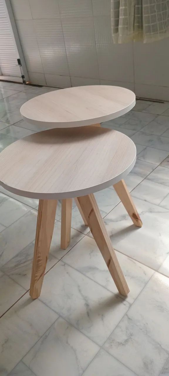Mesa de centro redonda em madeira