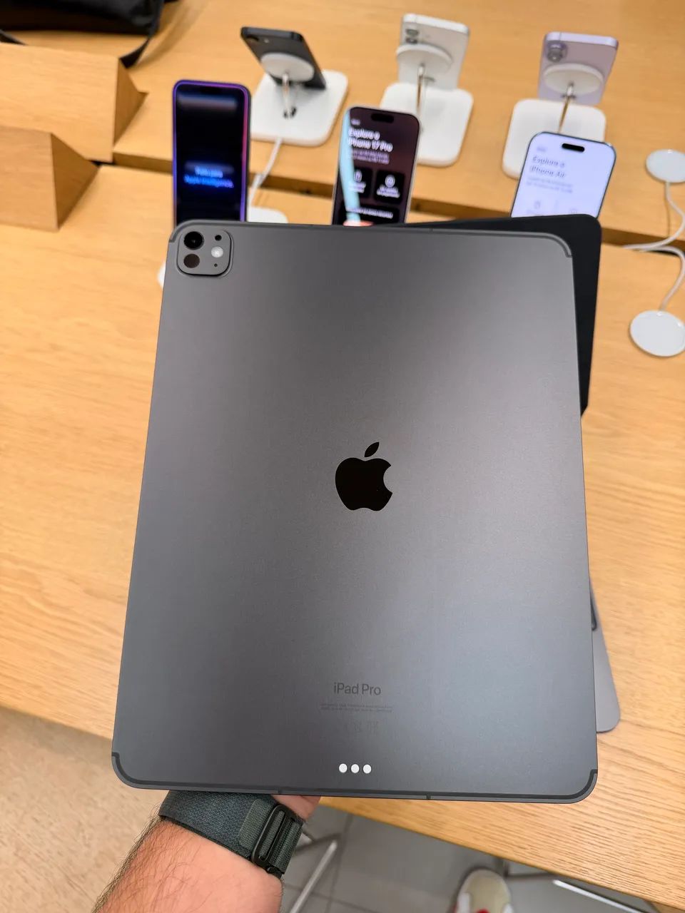 iPad Pro M4 13? Cellular 1TB Nano Texture - Tablets e E-Readers