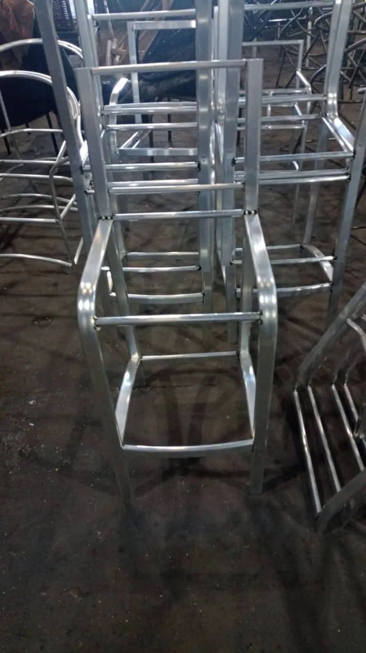 Bistrô ripado e banquetas em corda náutica 