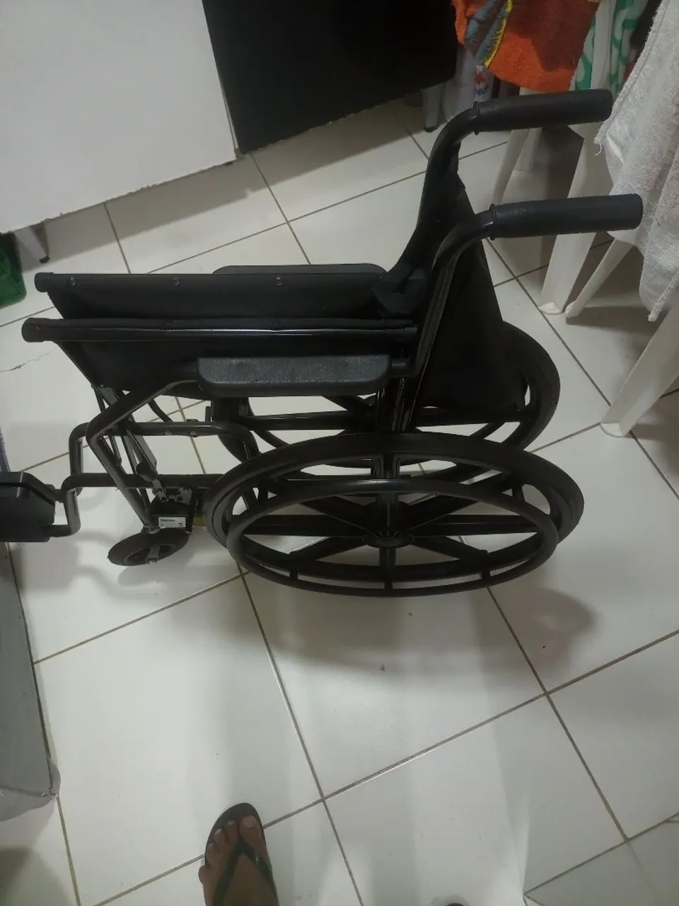 Cadeira de Rodas Dobrável Preta