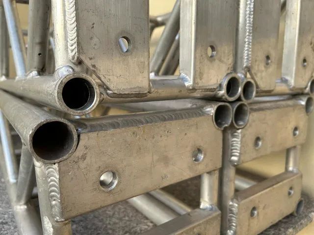 04 Peças de Treliça Box truss estrutura Q25 AL25 Aluminio Auratec 1,5 metros cada - Foto 2