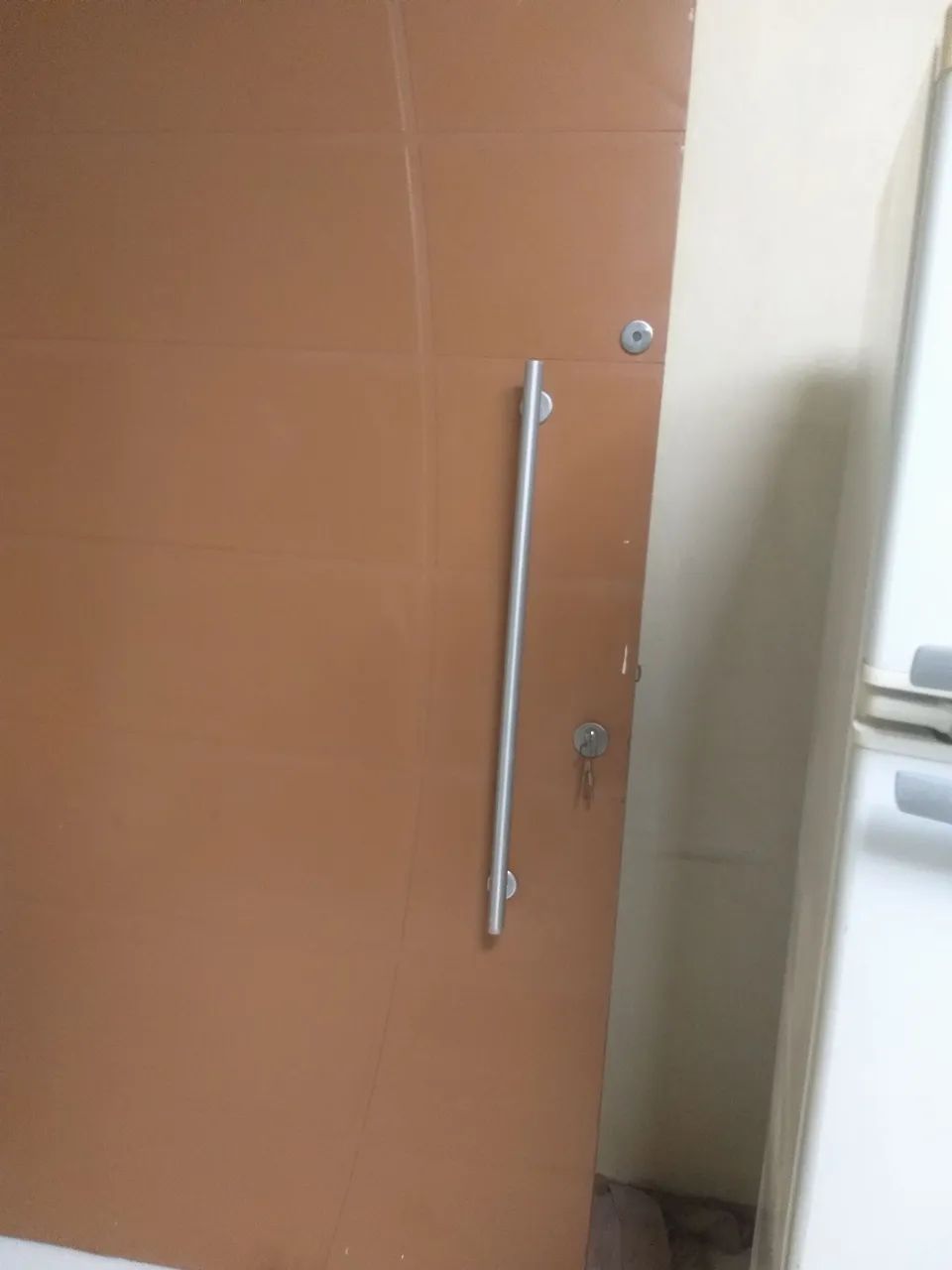 Porta pivotante de mdf .