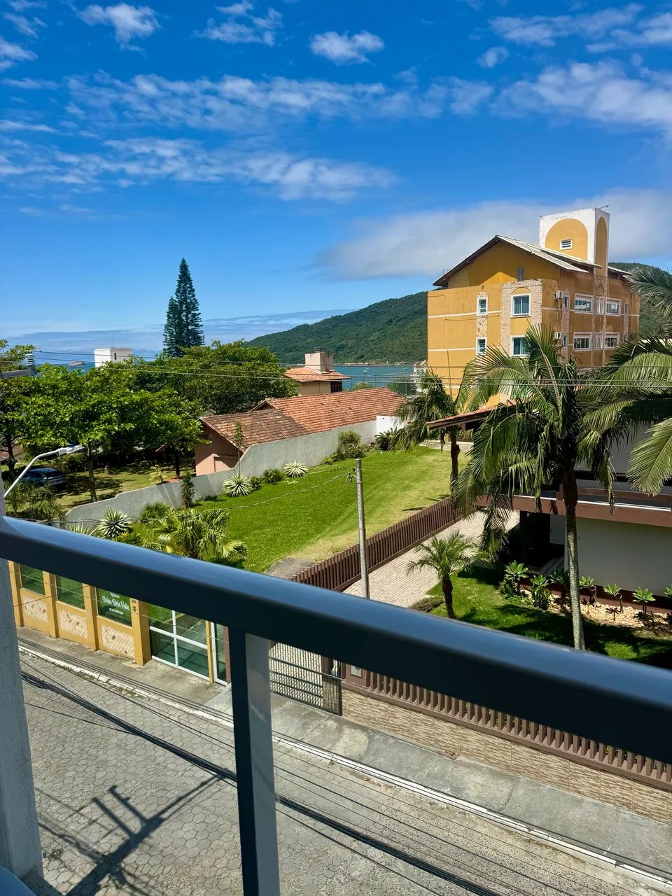 Praia dos Ingleses - Conforto, Localização e Praticidade a 50m da Praia