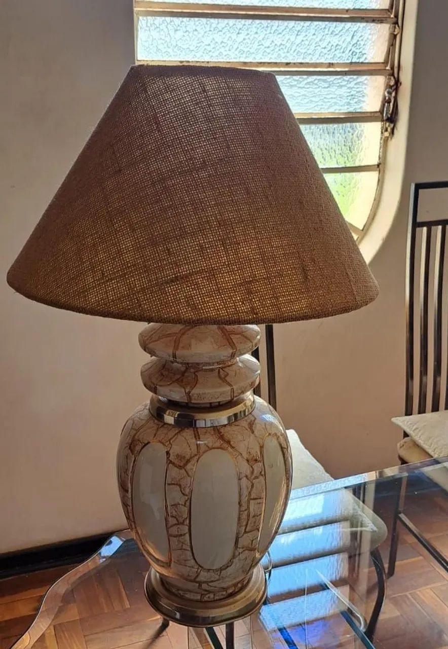 Abajur.<br>Lindíssimo abajur.<br>Comprado em loja renomada.<br>R$ 299 reais.