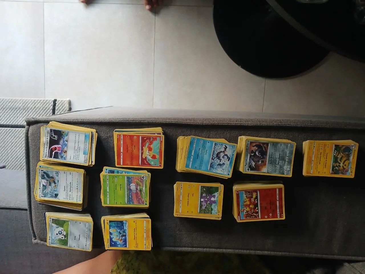 1600 carta pokemon variadas - acompanha caixa