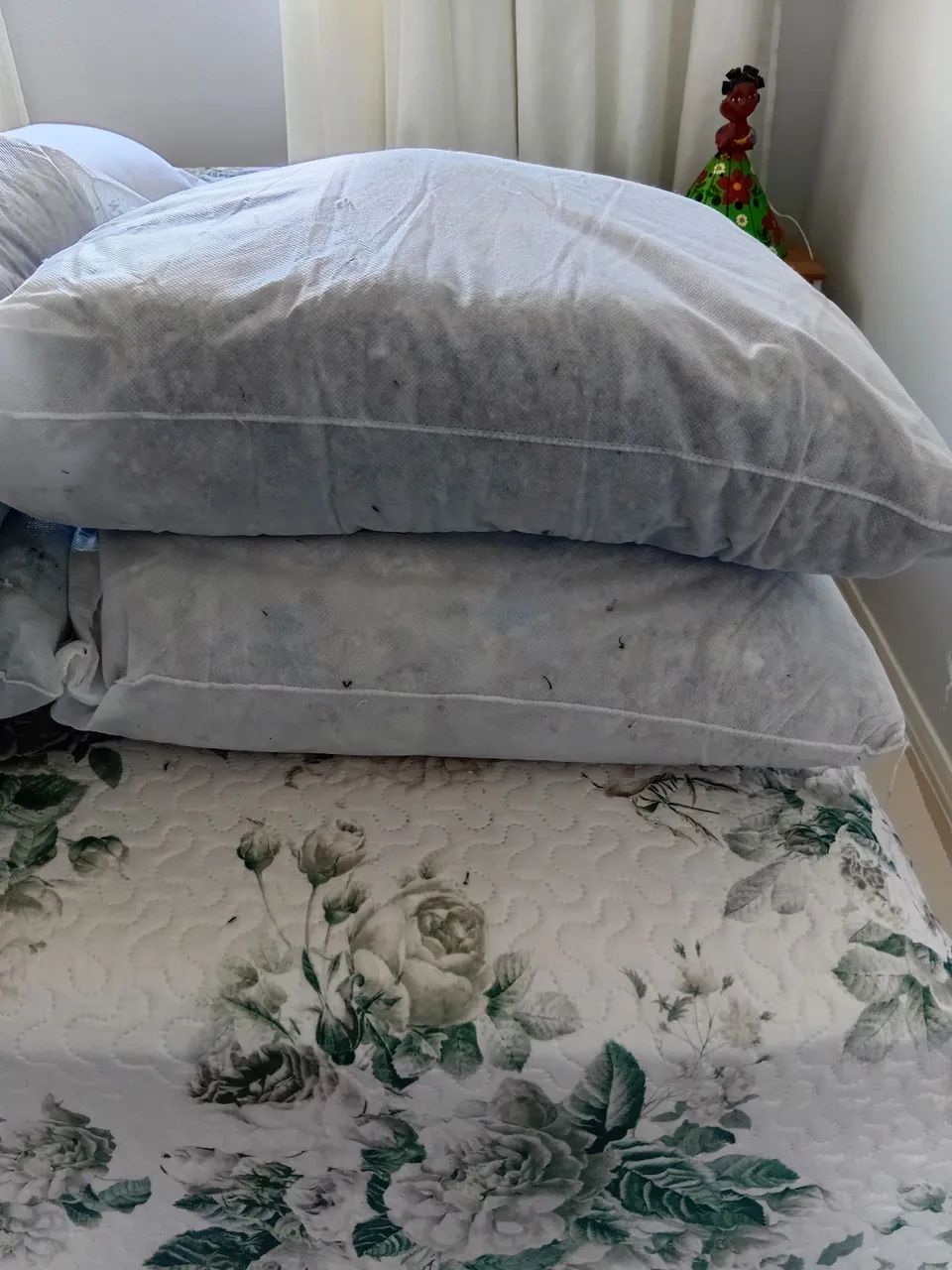 Jogo 4 travesseiros novinhos - Foto 3