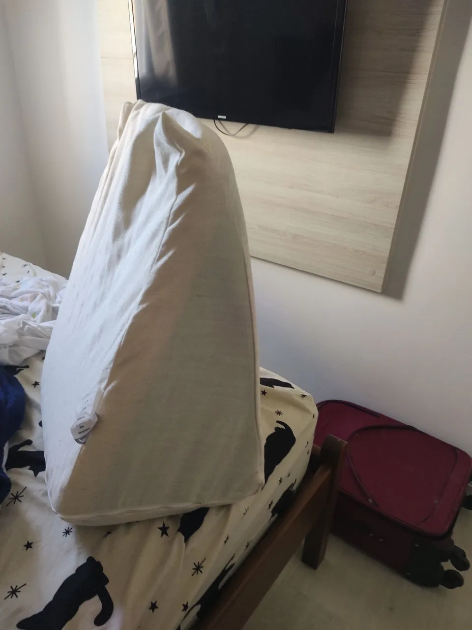 Travesseiro de espuma para elevar a cama