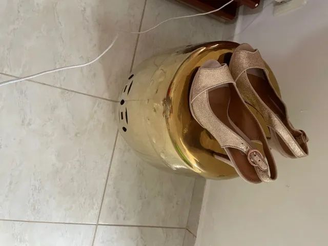 Uma sandalia marca Corello