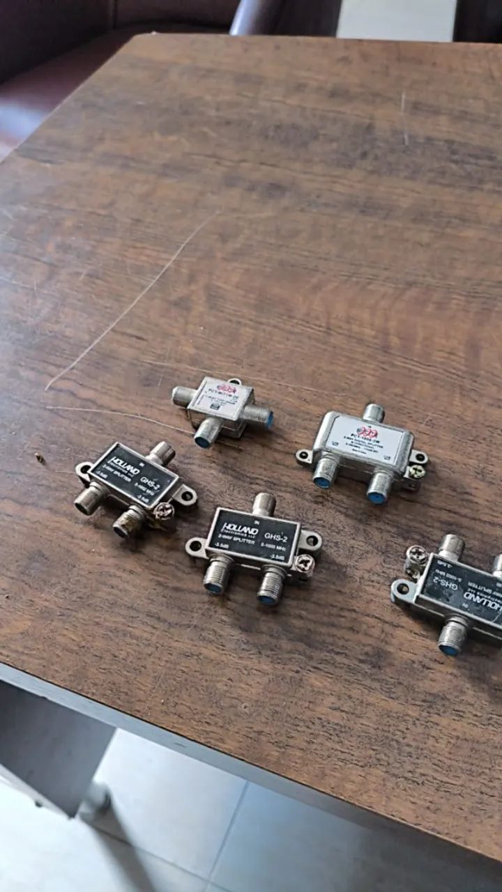 Divisor Split Holland Antena Vhf Uhf Net Tv Cabo 1 entrada 2 saídas 5-1002MHz