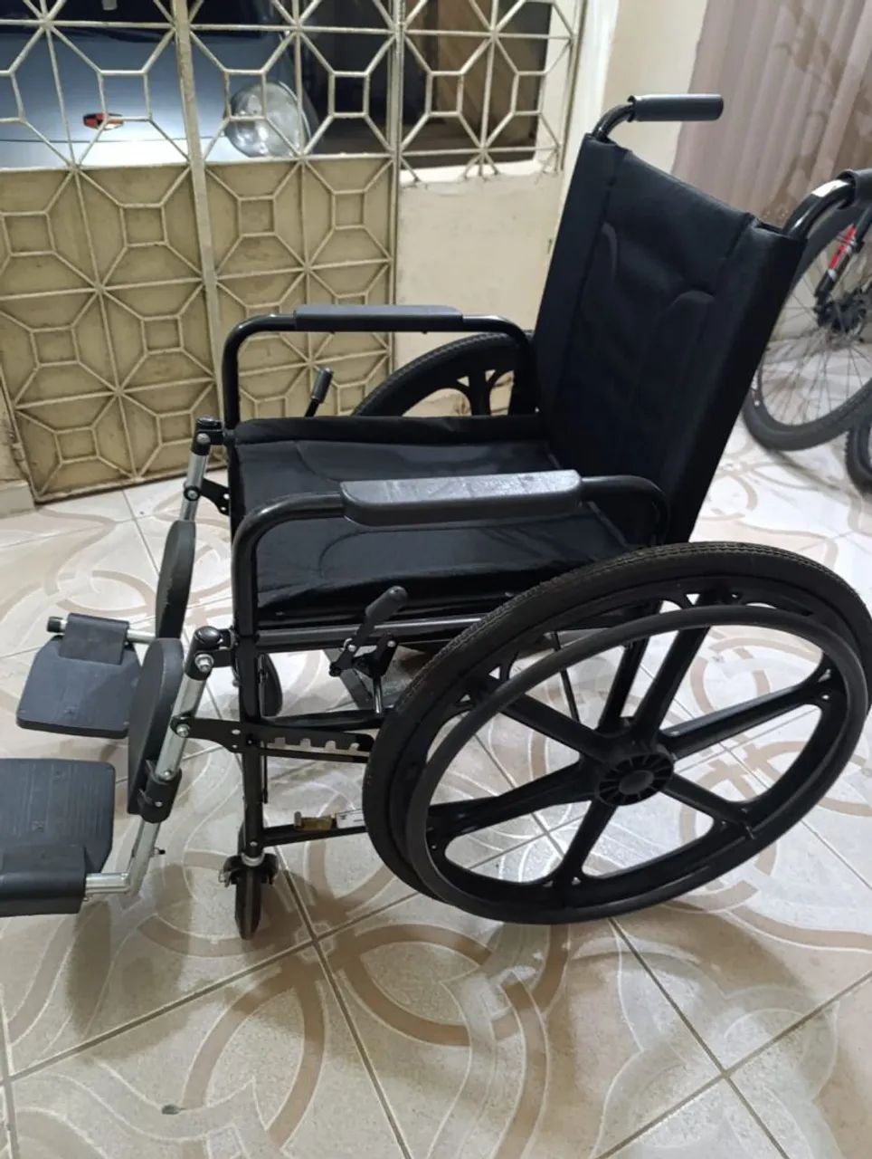 Cadeira de rodas dobrável - Modelo 2025