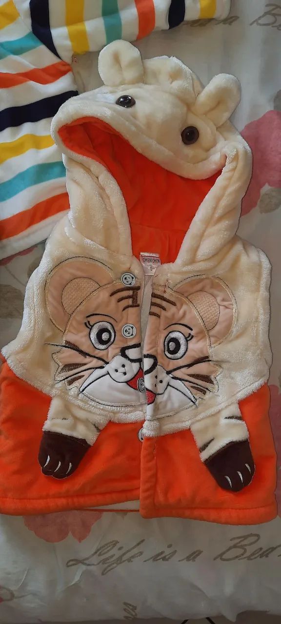 Conjunto de Roupas para Bebê - Blusa listrada, casaco de tigre e calça azul - Foto 3