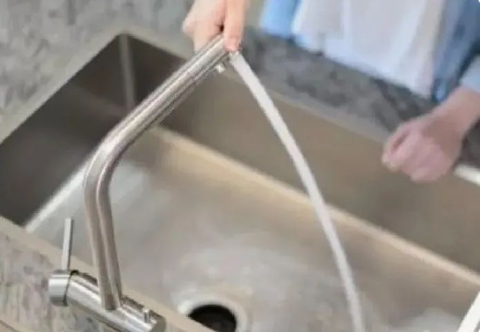 Torneira de cozinha monocomando cromada com filtro (Deckcasa/Deko) - Foto 4