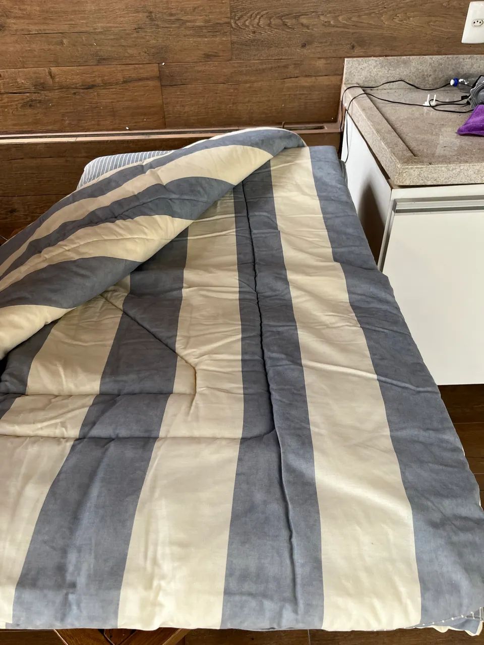 Edredon M Martan King com 2 fronhas azul e branco Medida 2,40M X 2,80M