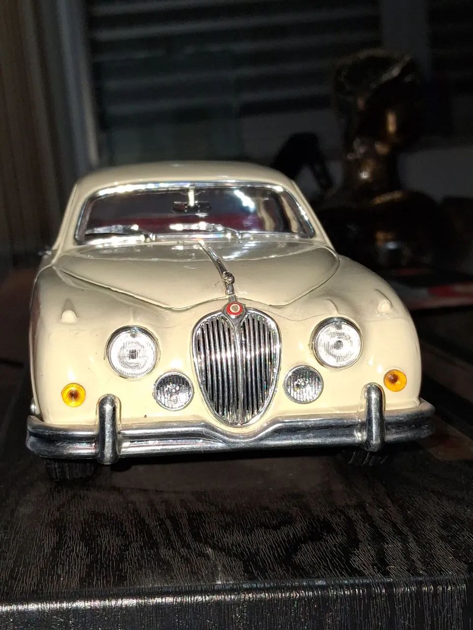 Jaguar Mark II 1/18 Maisto 1959 - Hobbies e coleções - Lourdes