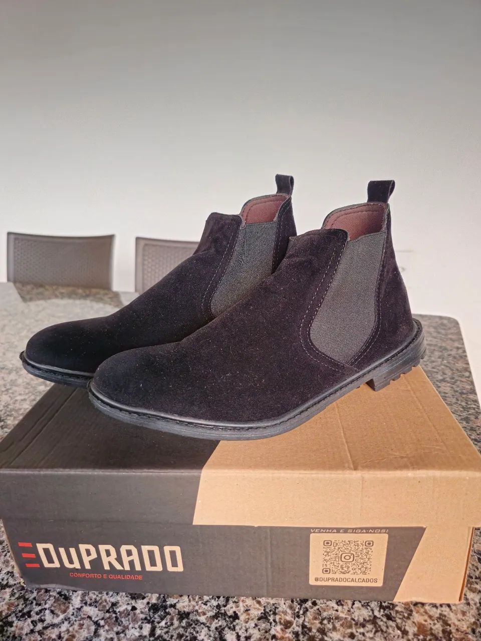 Botas Chelsea em Camurça Preta - N° 40