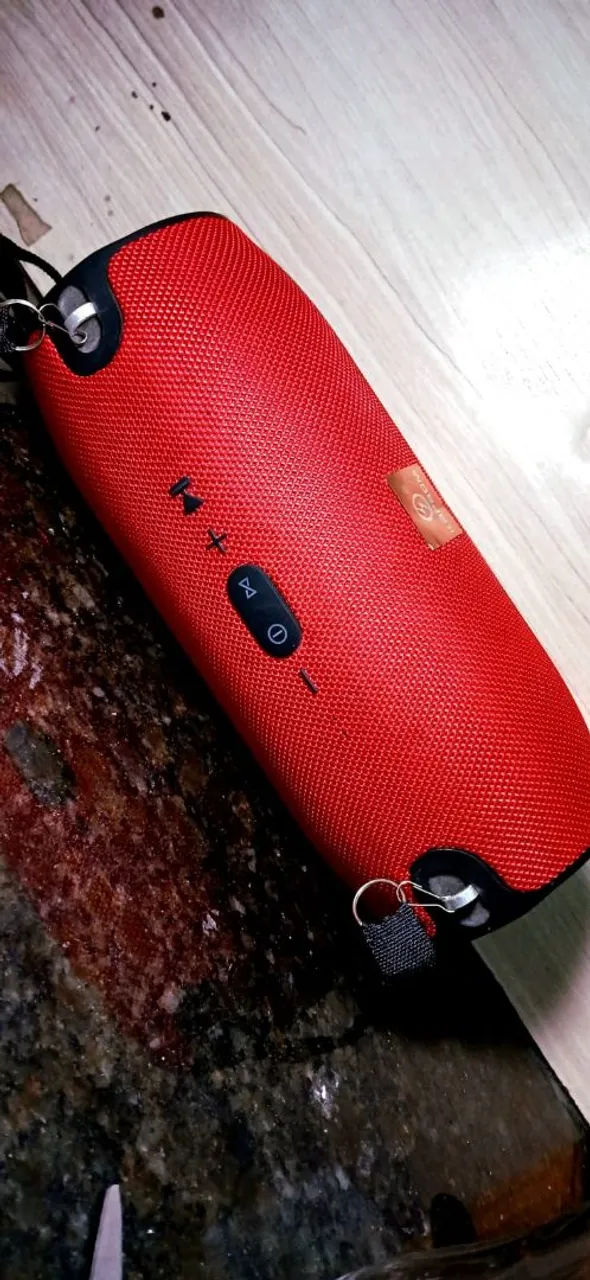 Caixa de Som Bluetooth Portátil Vermelha